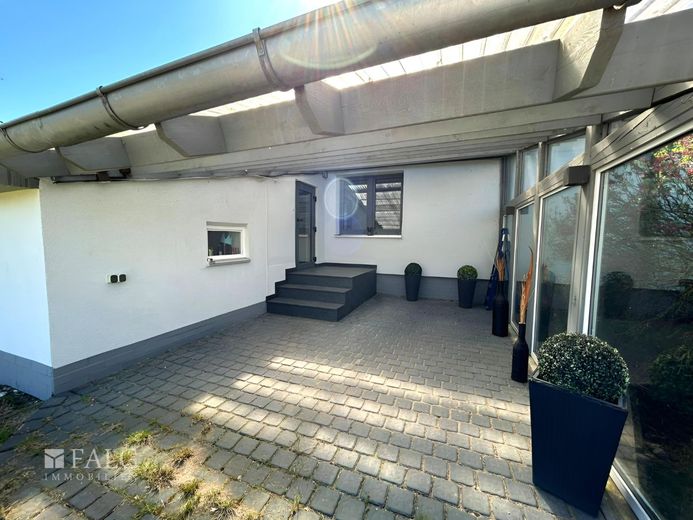 ***Ihr neues Zuhause im Grünen auf über 2.300 m² Grundstück*** – Terrasse 1