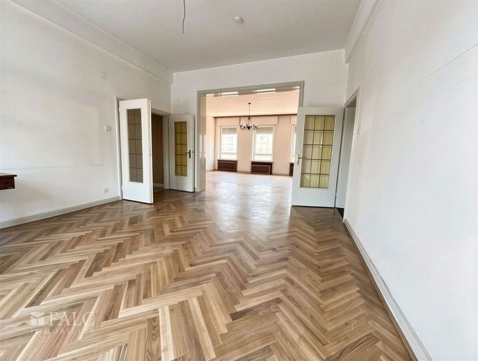 Zwei Chancen. Eine Adresse - attraktive Gewerbeeinheit mit separater Wohneinheit – Esszimmer