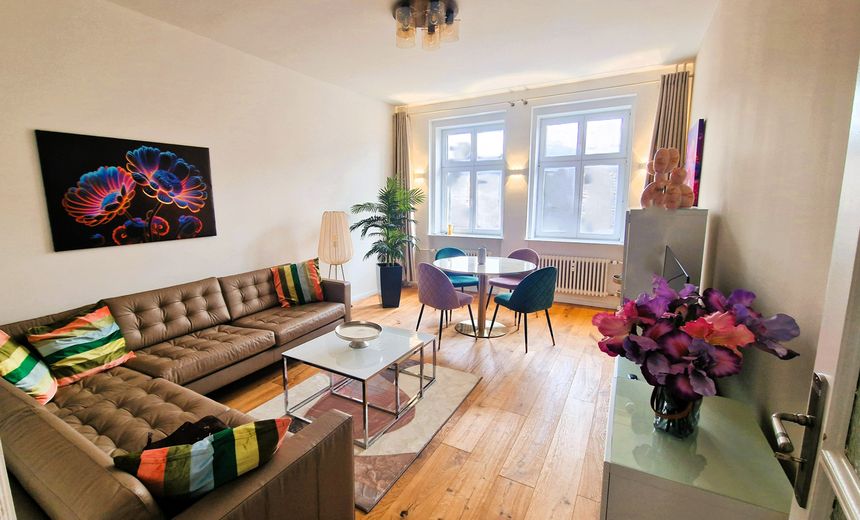 merkezi ve kentsel - geçici kullanım için yüksek kaliteli mobilyalarla döşenmiş daire – Wohnzimmer