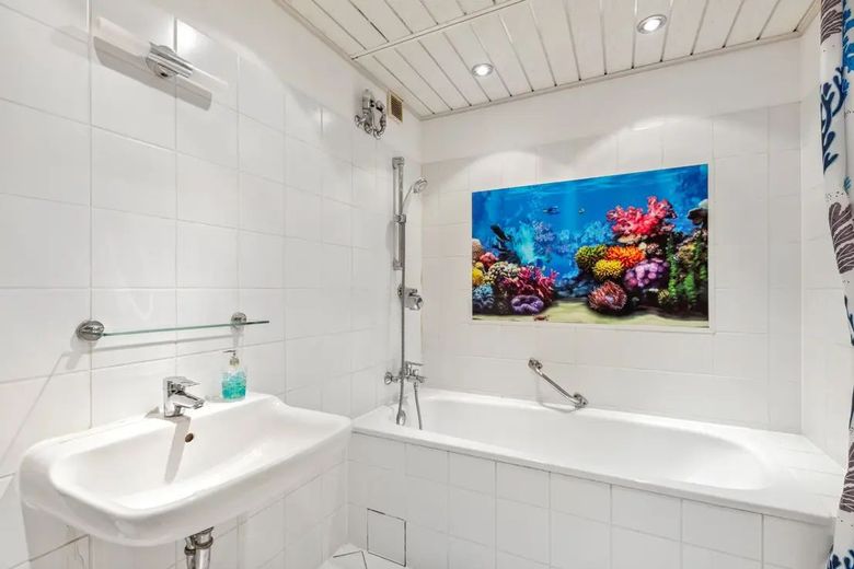 Ruhiges, helles Penthouse mit großem Balkon in begehrter Toplage von Wannsee - Nur ohne Makler ! – Wannenbad