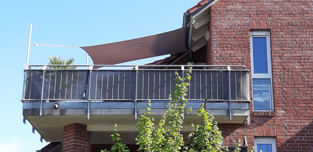Bellissimo appartamento mansardato di circa 81,00 m² in vendita a Wunstorf / Luthe – SW-Balkon mit Sonnensegel
