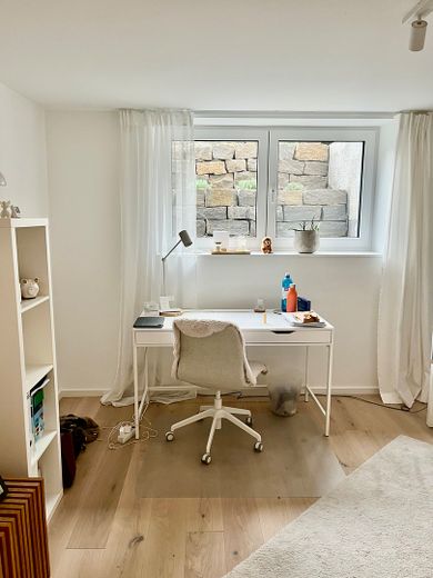 Casa d’architetto completamente ristrutturata a Mainz-Drais | 191 m2 | 7,80 m di larghezza della casa | 3 bagni | Pompa di calore – Schlafen/Wohnen Souterrain