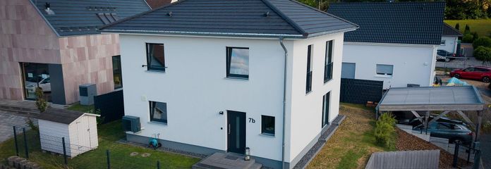 Yeni değerinde masif yapı ev (A+) – ısı pompası, tasarım mutfak ve Wallbox ile, Kulmbach