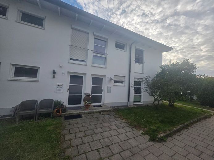 Viel Platz, viel Grün: 4-Zimmer-Maisonette mit Gartenidylle – Außenansicht