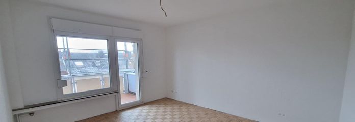 Wohnzimmer mit Balkon