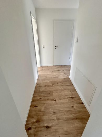 Luxus-Maisonette mit eigenem Eingang | Erstbezug | Klimaanlage | Wallbox | Einbauküche | 2 Bäder – Flur OG