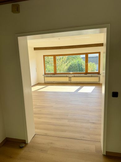 Vivienda en casa unifamiliar renovada con acceso a zonas verdes, garaje y caseta de jardín – Foto 2