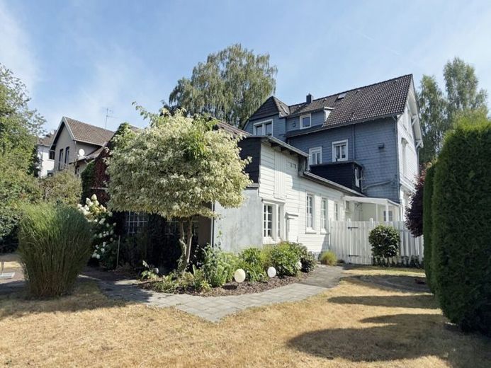 Joya en Solingen-Wald. 
Mucho espacio. Mucho por hacer. – Foto 1