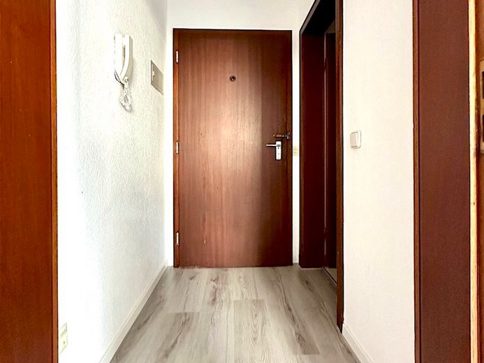 Flur nach Renovierung 