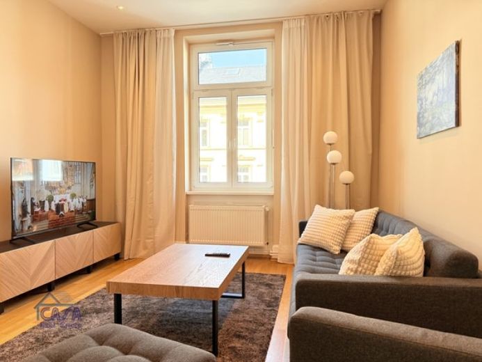 EVERYTHING NEW in an Old Building:
3 Rooms with Balcony in WESTEND – Photo 1