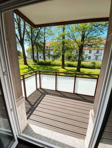 großzügige Erdgeschosswohnung 3 Zimmer 107 m²  mit Einbauküche – Balkon