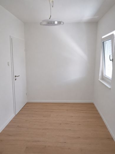 Schönes Einfamilienhaus mit Einlieferwohung – Büro EG