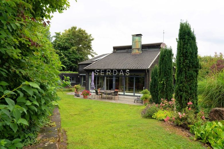 Architektenvilla in ruhiger Höhenlage mit Panoramablick und großem Grundstück – Hausansicht