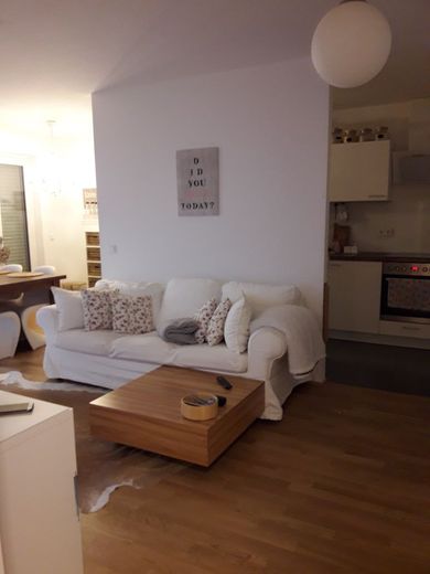 2,5 Zimmer Garten Wohnung im wiesbadener Künstlerviertel<br> – Wohnzimmer