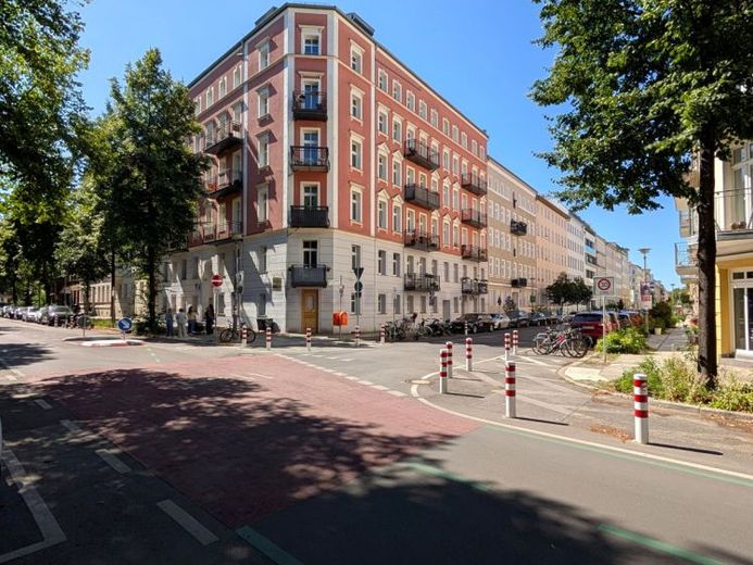 La construcción antigua se encuentra con el idilio de un jardín: excepcional vivienda en planta baja junto al Mauerpark – Foto 1