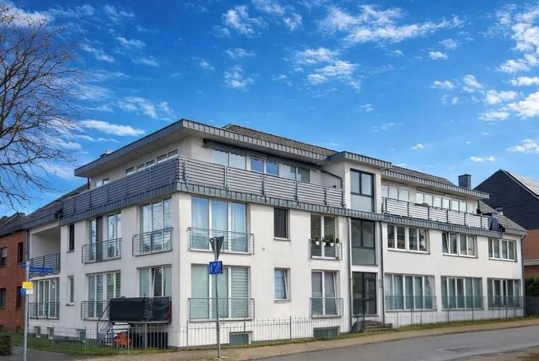 Großzügige 125 m² Maisonette im Bauhausstil – Loggia mit Weitblick – bezugsfrei ab sofort – Aussen gebäude