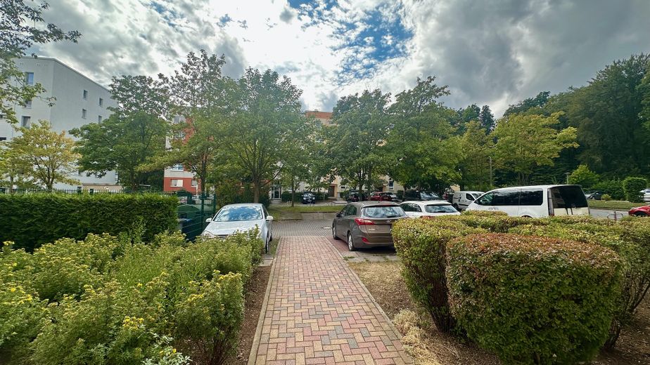 Helle 3-Zimmer-Wohnung am Waldrand – Parkplatz