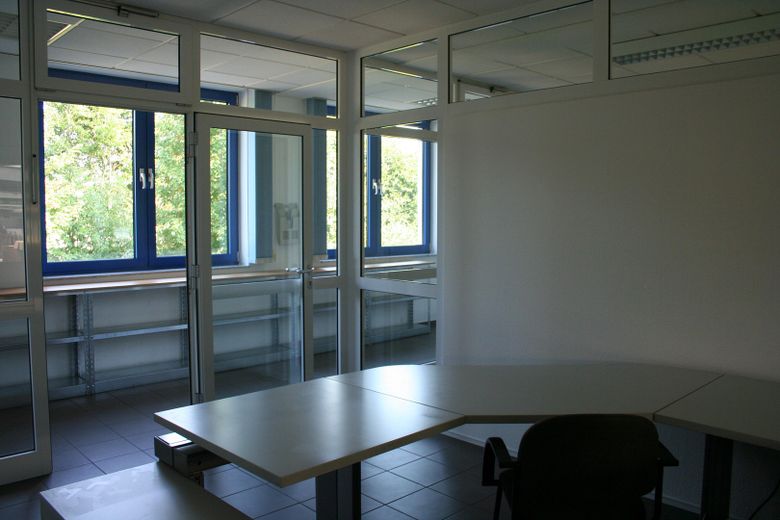 Produktions-, Lager- und Büroflächen in Salzkotten – Büro Flachdachgebäude