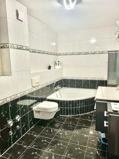 Maisonette di 4 locali con giardino, terrazza e 2 posti auto in garage sotterraneo – Bad