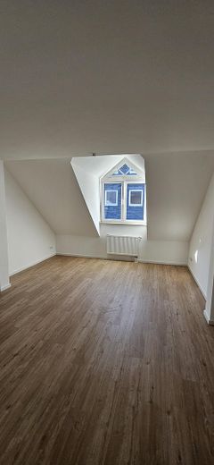 City-Living pur: Stilvolle 4-Zimmer-Wohnung in Ratingens Innenstadt – Zimmer 2