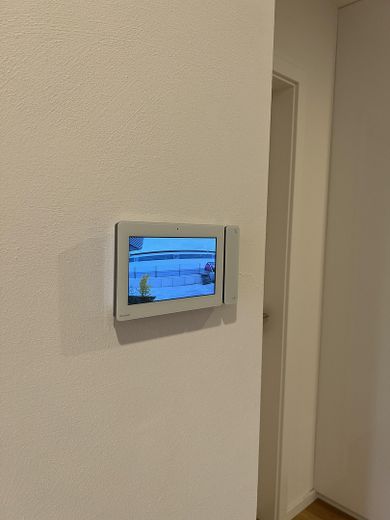 Exclusivo piso de 6 habitaciones con una suite principal, opción de refrigeración y dos grandes terrazas en la azotea – Videosprechanlage