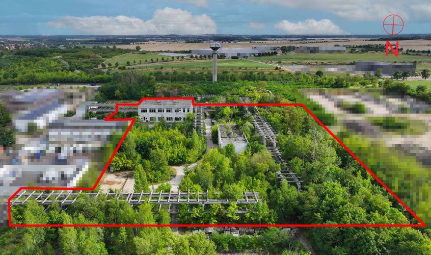 Bez prowizji miejsce inwestycyjne o dużym potencjale komercyjnym z halami, budynkami funkcjonalnymi i 2 bunkrami – Noerdliches Luftbild