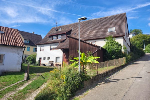 Vielseitiges, renovierungsbedürftiges Wohngebäude mit Scheune in Unterensingen