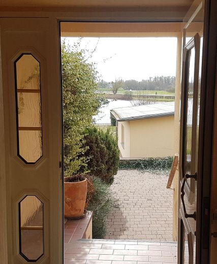 PREISSENKUNG! Letzte Chance für Eigennutzer - Stadthaus am Schwanenteich - provisionsfrei! – Blick auf Terrasse im Hof