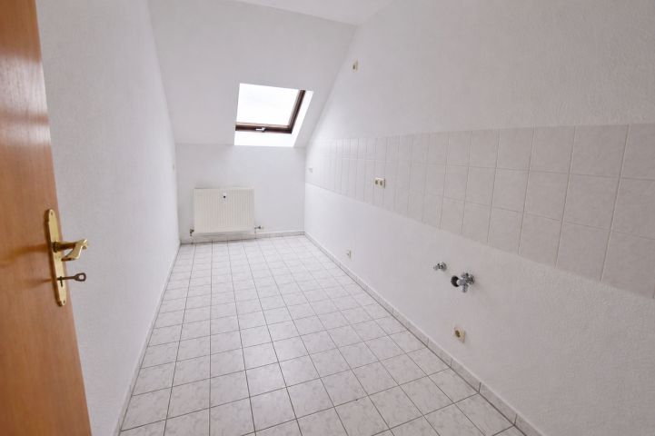 Kaßberg'de 6 aydınlık oda, modern banyo ve âşık olunacak panoramik manzarayla ferah yaşam – Küche mit Tageslicht
