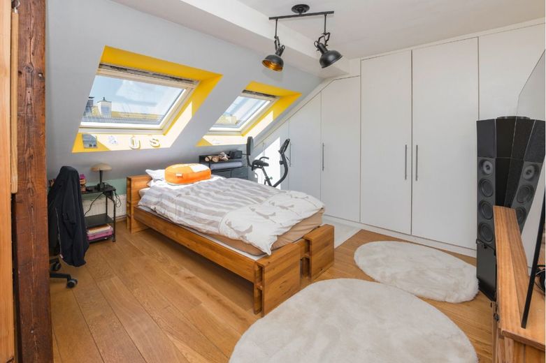 Top wohlfühl DG ETW Wohnung mit Stellplatz nahe der Fußgängerzone Dortmund-Hombruch – Schlafzimmer 1