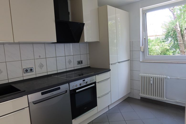 Appartement 3 pièces avec balcon et place de stationnement à Niefern – Küche