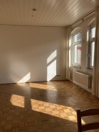 Nowa kuchnia w zabudowie, nowa łazienka, nowe ogrzewanie, jasne mieszkanie jednopokojowe – Heller Wohnbereich