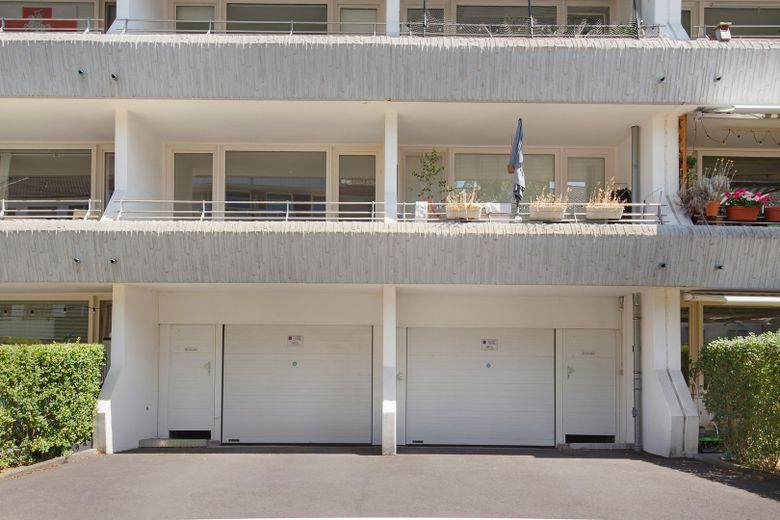 Erstbezug nach Kernsanierung: Exklusive Designerwohnung mit EBK, Balkon & TG-Stellplatz – Tiefgarage