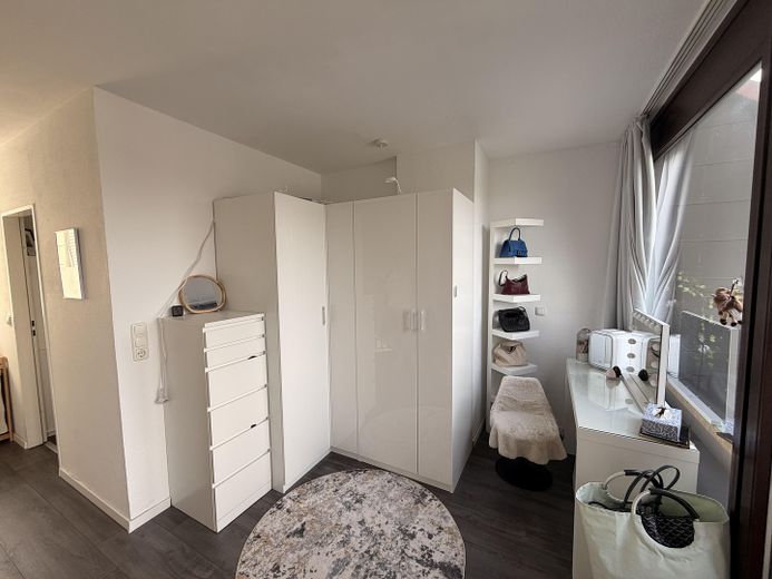 Appartement en duplex avec cheminée et terrasse sur le toit │ Votre nouvel appartement au-dessus des toits de Leverkusen – Flur (als Zimmer nutzbar)