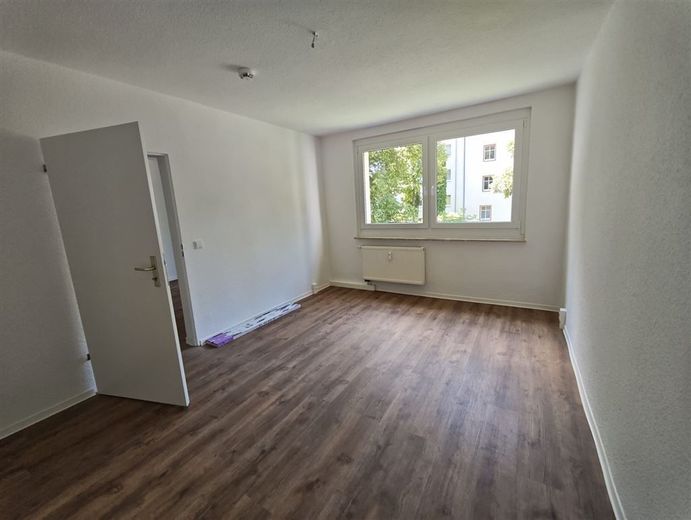 Neu renoviert! Helle 3-Zi. mit Balkon, Wanne &amp; Laminat in ruhiger Lage! – PHOTO-2026-06-26-09-29-58_1
