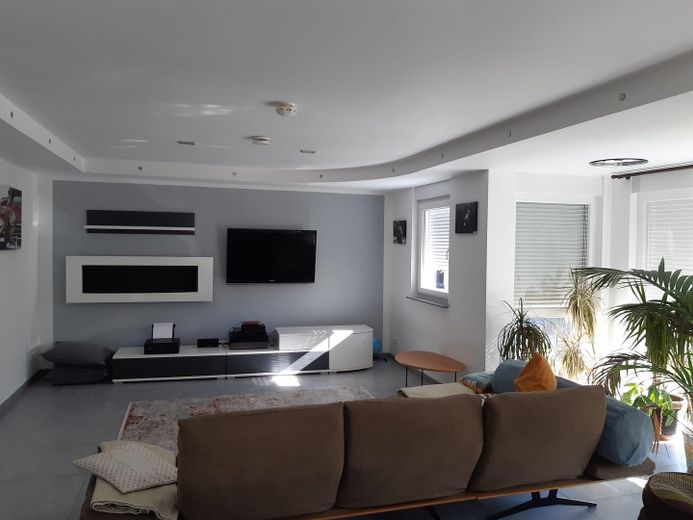 Modernes, zukunftsicheres Effizienzhaus - Wohnen, Arbeiten oder Vermieten - unverbaubare Aussicht – Wohnen / Essen