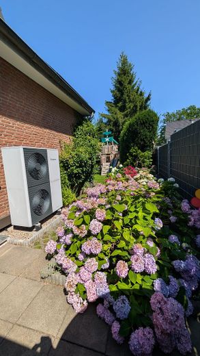 Family idyll in a quiet location (house no commission, energy class A) – Wärmepumpe