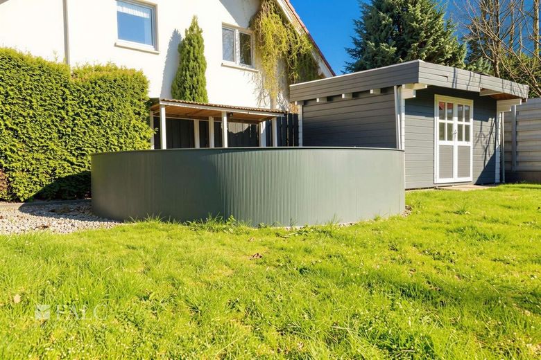 Ihr neues Zuhause: Moderne Doppelhaushälfte mit Wohlfühlgarantie – Garten