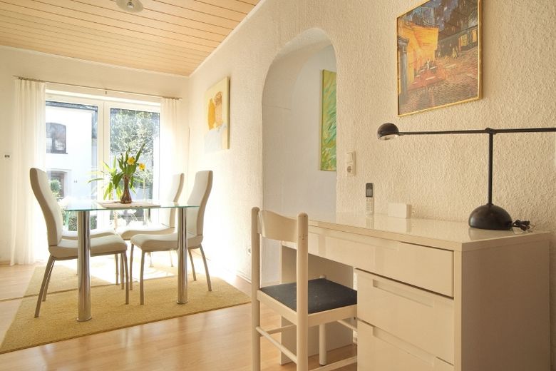 Modern and spacious living space. Completely renovated ground floor apartment with garden and patio in excellent, sought-after residential area, yet still centrally located – 08f2d73248c6f13bcd313ed75a4b52f479ef2fdf.jpg