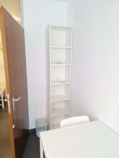 Bücherregal