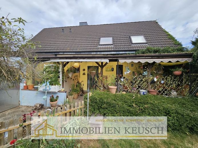 2-Familienhaus in zentraler Lage – 2 Eingänge, Garage & Stellplätze – Foto 1