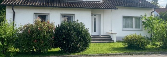 Idyllisches, gemütliches und sehr gepflegte Einfamilienhaus mit Blick ins Grüne