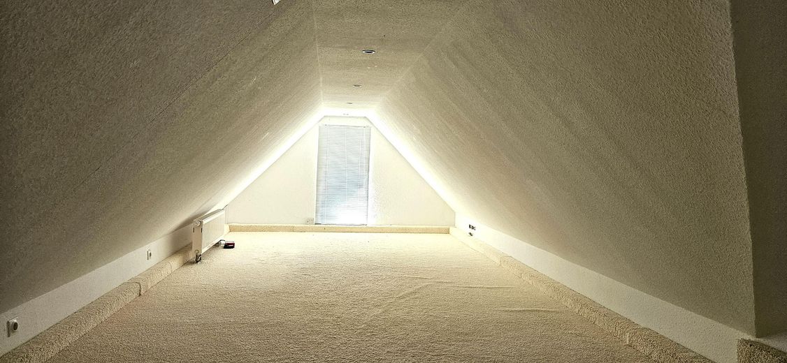 EFH / großer Hausteil mit EBK, Kamin, 2 Terrassen und traumhaftem Garten in direkter Seenähe 🌊 – Meditationsraum/Spielzimmer