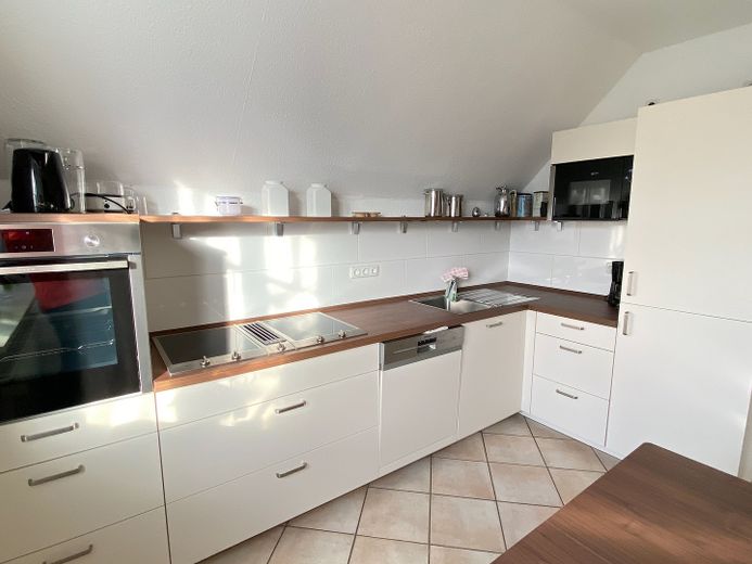Von Privat: Energetisch modernisiertes Einfamilienhaus mit Einliegerwohnung / Mehrgenerationenhaus – OG Küche
