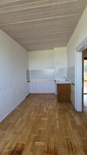 Casa a schiera modernizzata con fascino d’epoca e appartamento indipendente – Foto 18