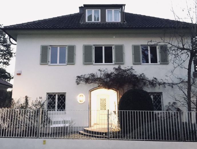 Große Altbau-Villa in Augsburg Göggingen - Exklusives Haus mit Garten – Frontansicht