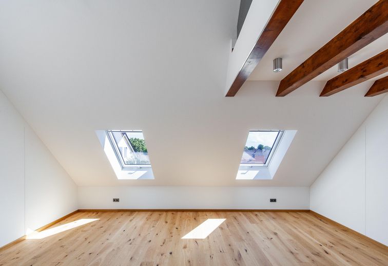 PROVISIONSFREI - Traumhafte Galerie-Wohnung im Erstbezug am Dorfplatz von Augsburg-Inningen – Wohnküche