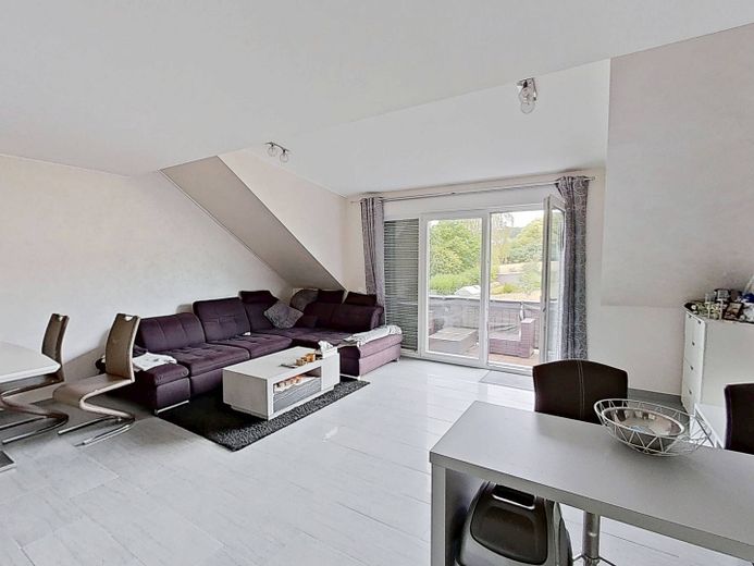 Große 3-Zimmer-Wohnung mit BALKON und EBK in ruhiger Wohnlage – Ansicht II: Wohn- und Esszimm…