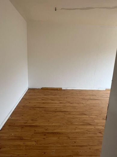 4 Zimmer Wohnung mit Balkon und Tiefgaragenstellplatz – Zimmer 3