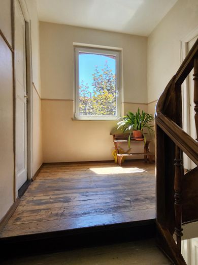 Light-filled old building apartment (5 rooms) by the city park - 4 spacious bedrooms and separate living room – Treppenhaus (2 Abstellkammern)